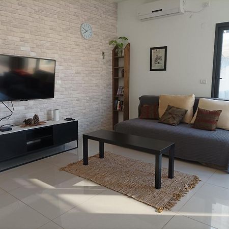 נוגה בגולן Apartamento Qaşrīn Exterior foto